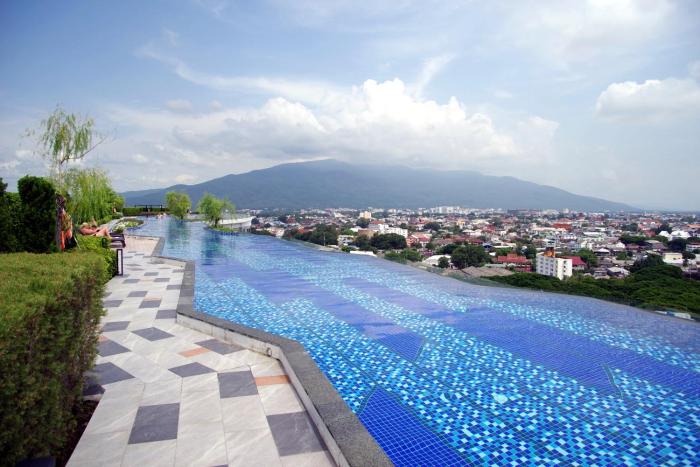 Premium 2 Bedroom Sky pool condo