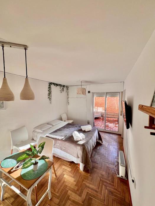 Refugio urbano frente a Sanatorio Allende