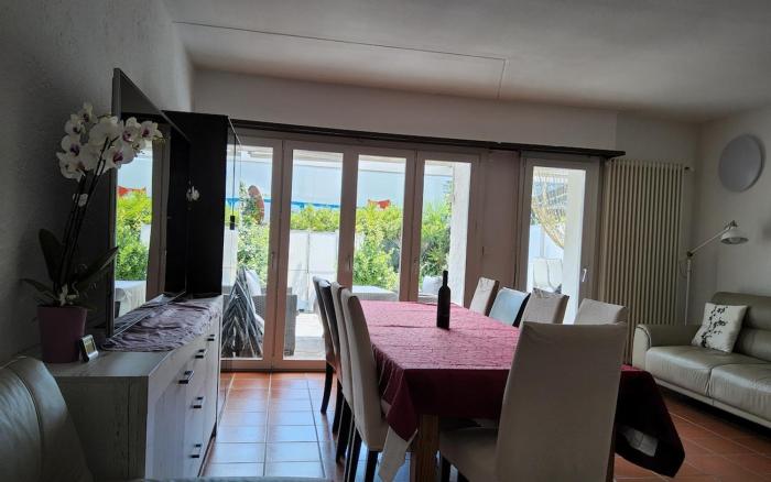 ruhiges Haus am See in Agno