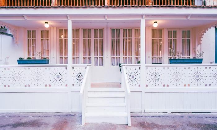 Backyard Tbilisi 2 Bedroom apartment