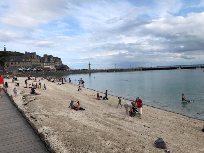 Studio au calme sur le port à 50 m de la plage