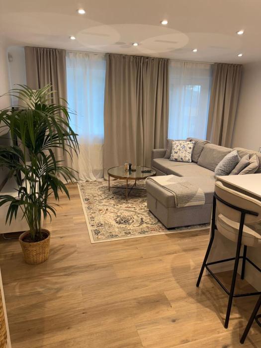 Cosy 2 bed Flat Woking 30 min via Train to London