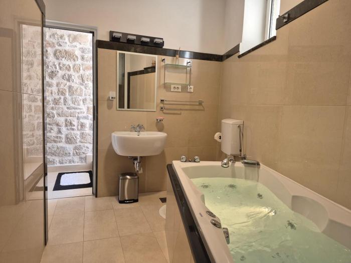 Saint James Apartment