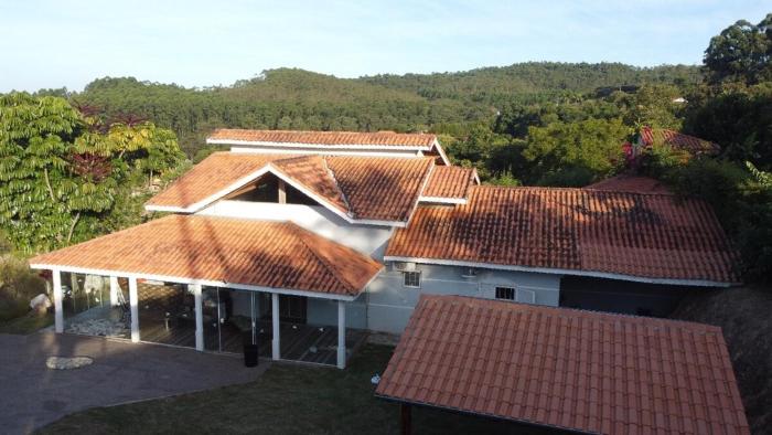 Chácara no cond Porta do Sol com Piscina aquecida, hidro e natureza