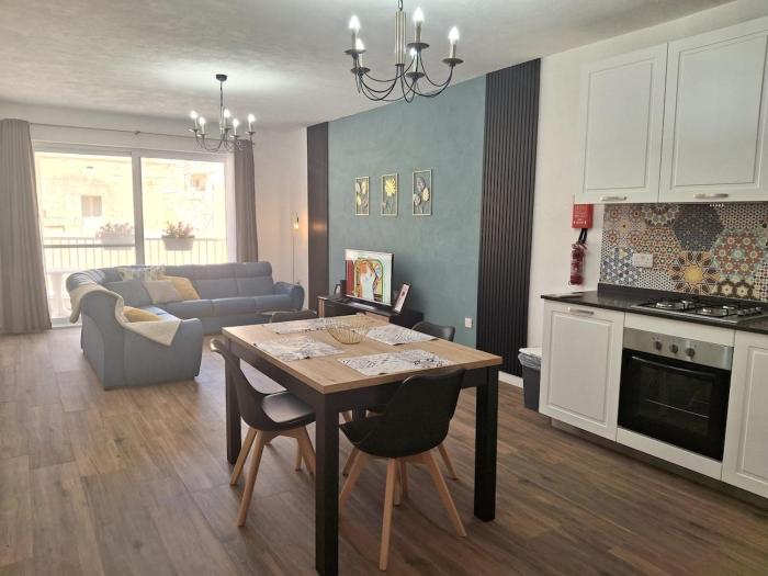 Cherry Blossom Apt Courtyard-5min Walk to Centre