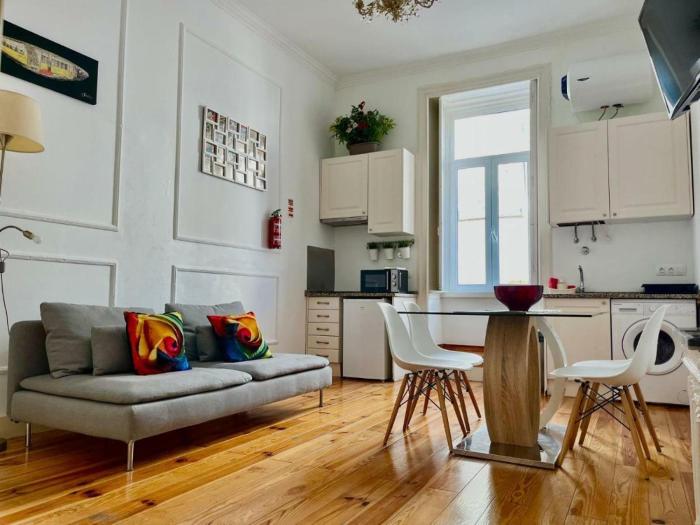 UNIQUE 2 BEDROOM APARTMENT LOCATED CENTERAL Lisbon