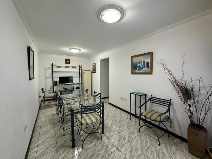 Departamento céntrico amplio con cochera incluida