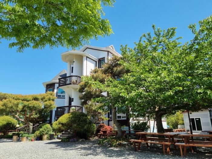 Anmyeondo Bada Sarang Naksi Pension