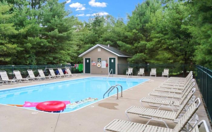Cedarwood Lodge Community Pool!