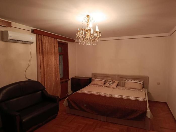 Private Room in Shared Apartment Host Lives On-site