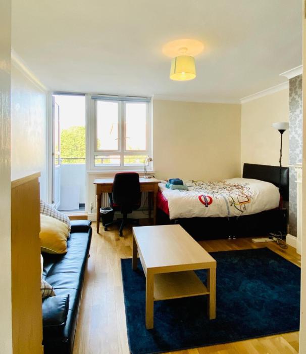 Large Double room in West Kensington-Fulham