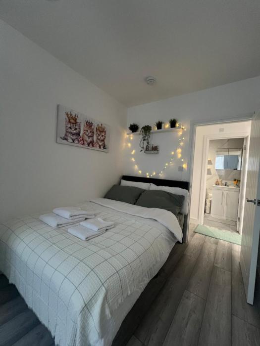 Double Room-2- in a great location-A newly apartment with 3 floors- 5 rooms-3 Bathroom-1 kitchen-1 terrace