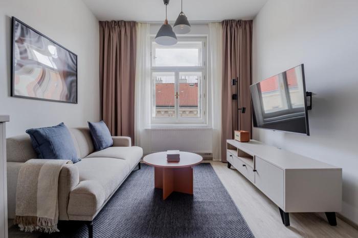 Blueground Nusle balcony nr Vysehrad PRG-68