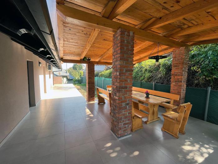 Guest House Lidia with Terrace & Free Parking