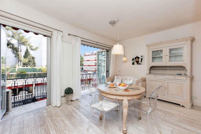 CG Armenonville White