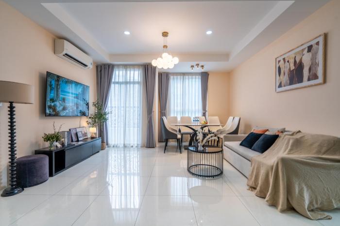 Riverside city center 5 bedroom big apartment near Ben Thanh Market free pool