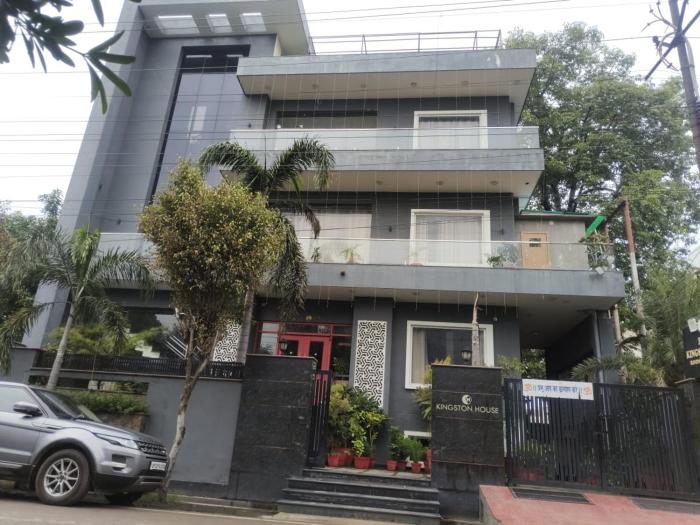 Hotel Kingston House - Near Shaheed Path and Ayodhya Road