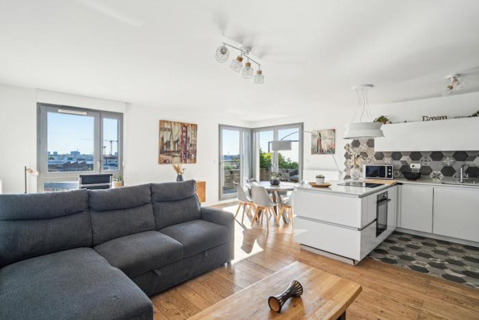 Stylish 2 Bedroom flat with terrace and balcony near Stade de France