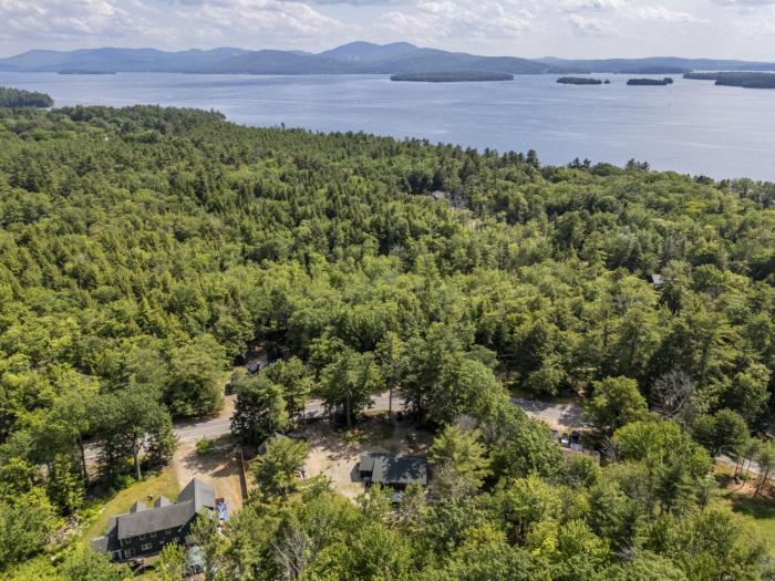 Game Room Retreat Fire Pit Near Winnipesaukee
