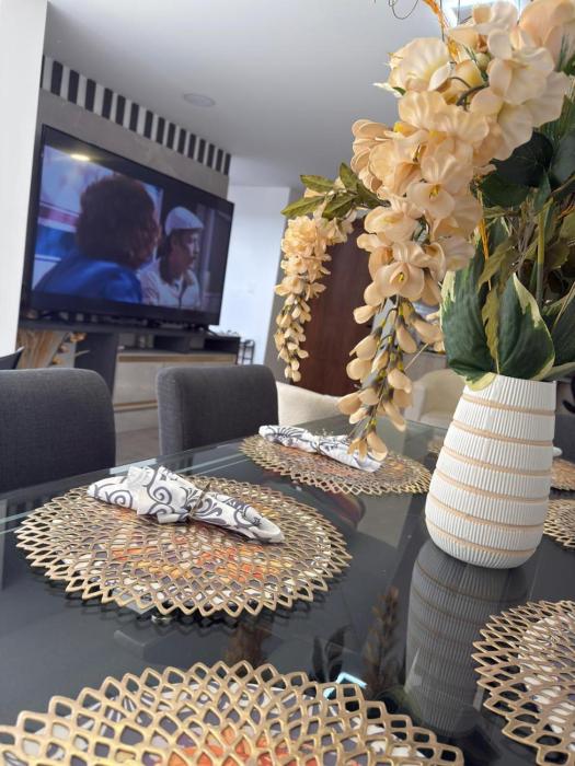 Hermosa Casa en Tumbaco ! Cerca del aeropuerto de Quito y cerca de cumbaya !