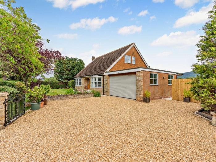 4 Bed in Great Broughton 96213