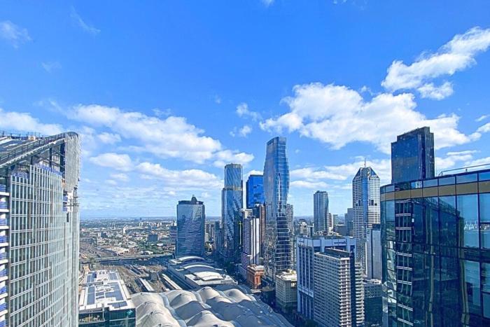 13D Abnb-Style Modern 2BR Apartment with Free Parking & Sauna near MCEC