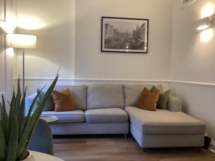 Ladbroke Grove Station -Stunning, Stylish Brand new apartment