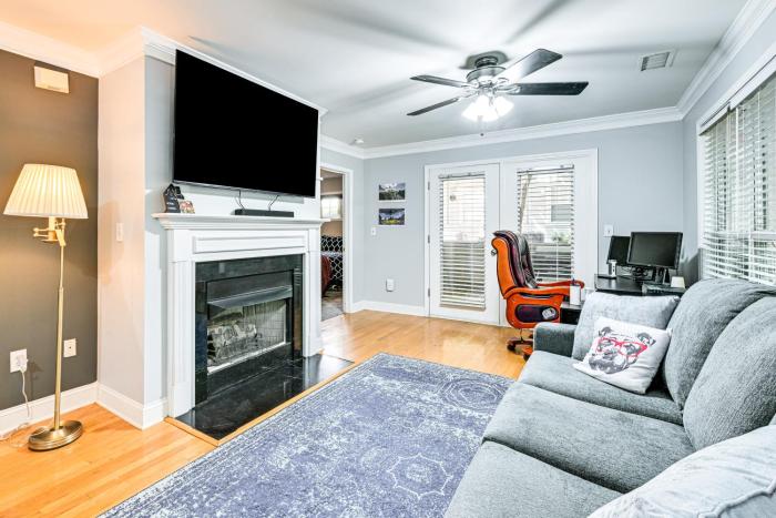 half Mi to Bank of America Stadium Uptown Condo!