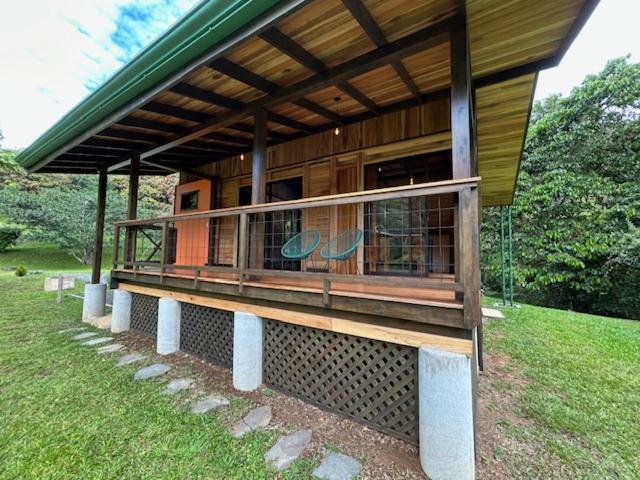 La cabana de Tata books, nature, and contemplation