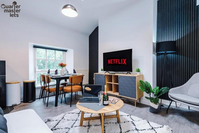 2 Bedroom Top Floor Apartment that Sleeps 4