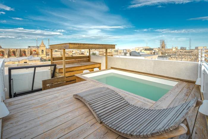 Modern Oasis Near Mdina with Rooftop Pool & View