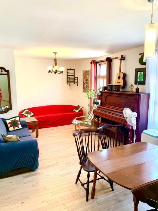 6 people, big, free parkings, near Old Quebec, near river