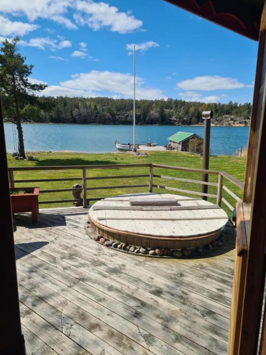 Villa Västanro Skärgårdsstuga på egen ö med båtskjuts