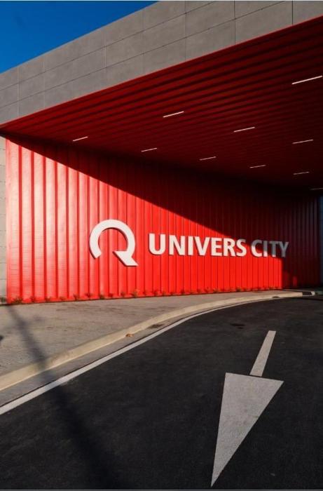 Apartment close to the Airport & handy for center