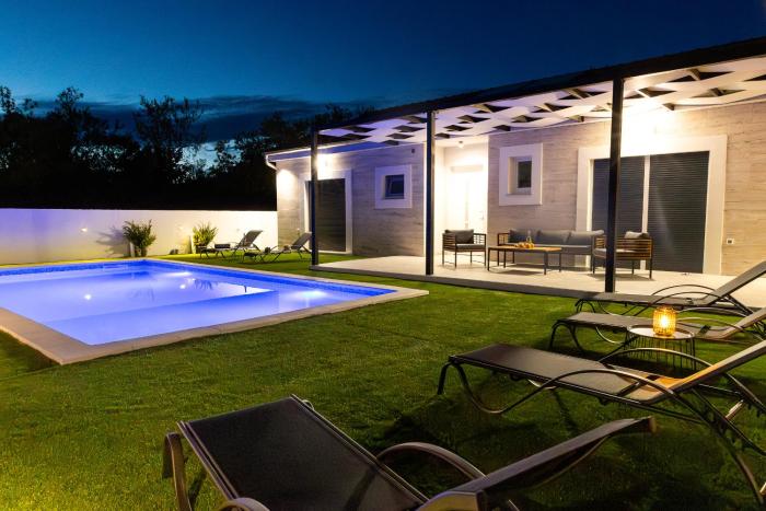 Tranquil Holiday home Nena with swimming pool
