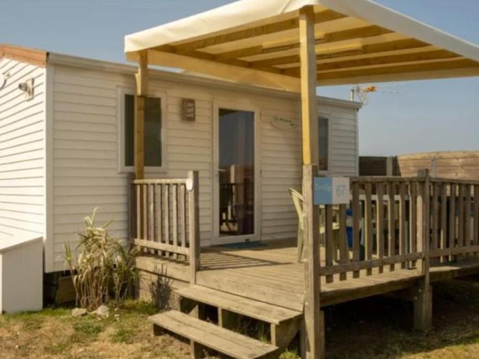 Mobil Home avec Terrasse pour 3 Personnes - API-1-52-691