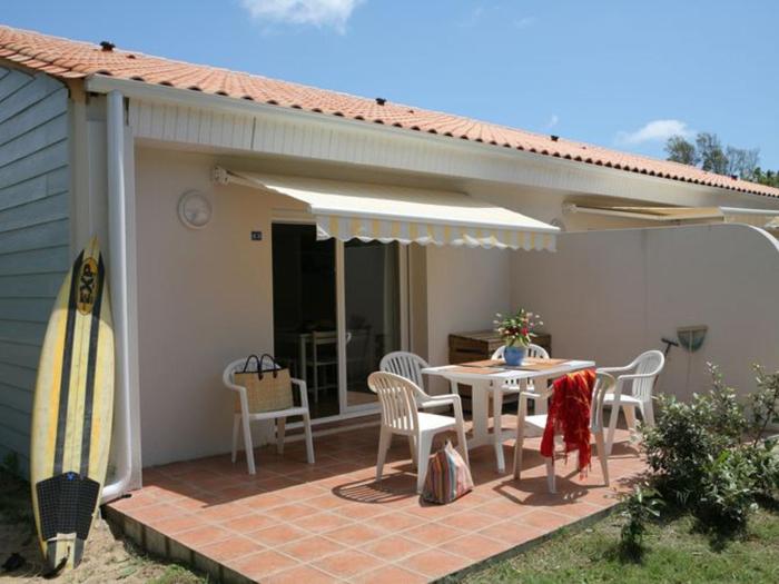 Studio avec Terrasse au Camping Les Sables Vignier - API-1-52-749