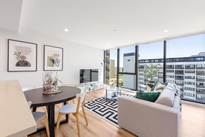 Central Woden Retreat, Shops, Parking, Hospital