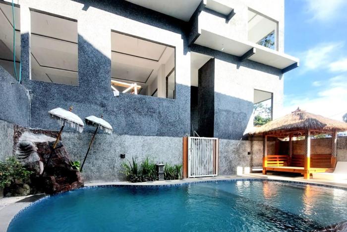 Urbanview Golden Barbie near Jawa Timur Park 2