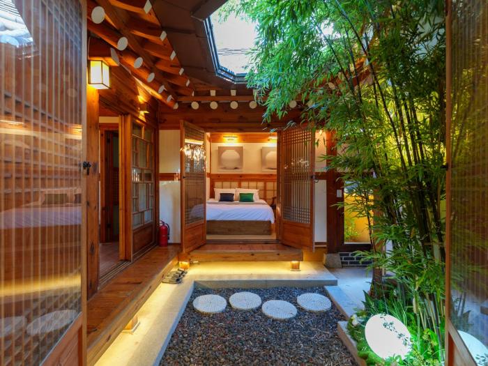 #1월할인#한옥#독채#경복궁역 도보 4분#방4#욕실2#가족,키즈#경복궁,인사동,북촌,서촌,광화문,명동, 동대문 바로 옆#짐보관# 9인#호텔침구##무료와이파이#세탁건조기#최고위치#인왕산