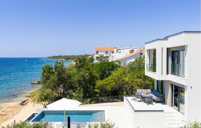 Amazing Home In Kozino