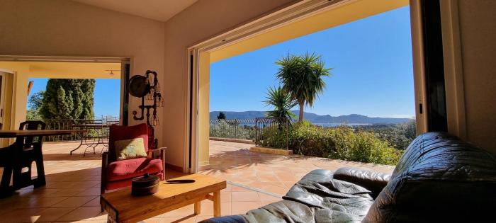 CASA LLU PILOTA - Grand appartement dans villa plein sud vue mer - Large apartment in a south-facing villa with sea view