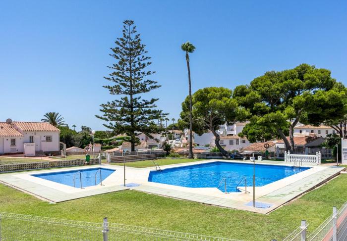 Nice Studio pool & views