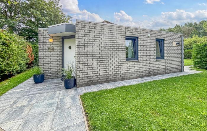 Nice Home In Dirkshorn With Wifi