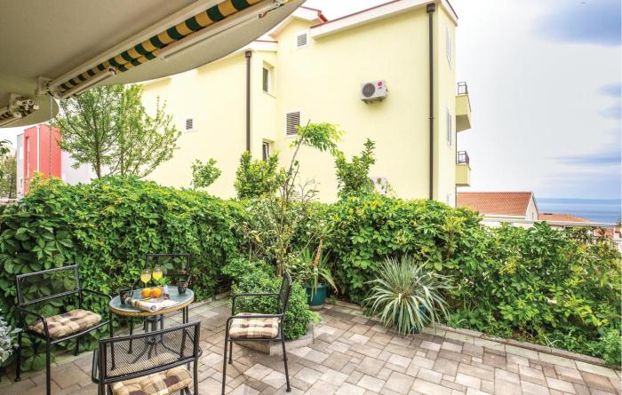 1 Bedroom Beautiful Apartment In Makarska