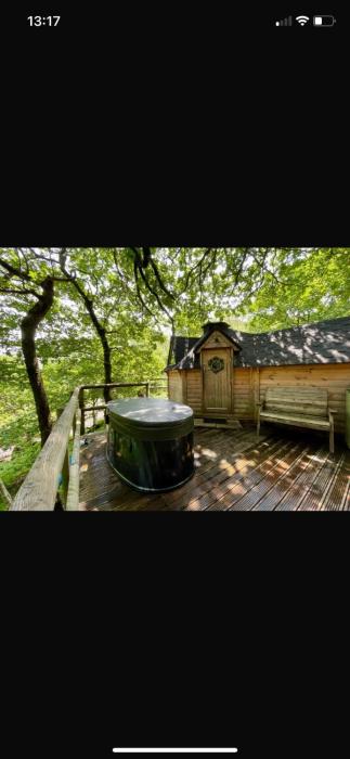Chestnut Tree House with Hot tub & Sauna