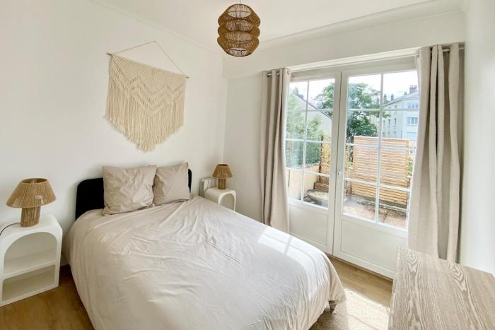 Spacious 2 room Luxury renovated Terrace Garage-Madeleine