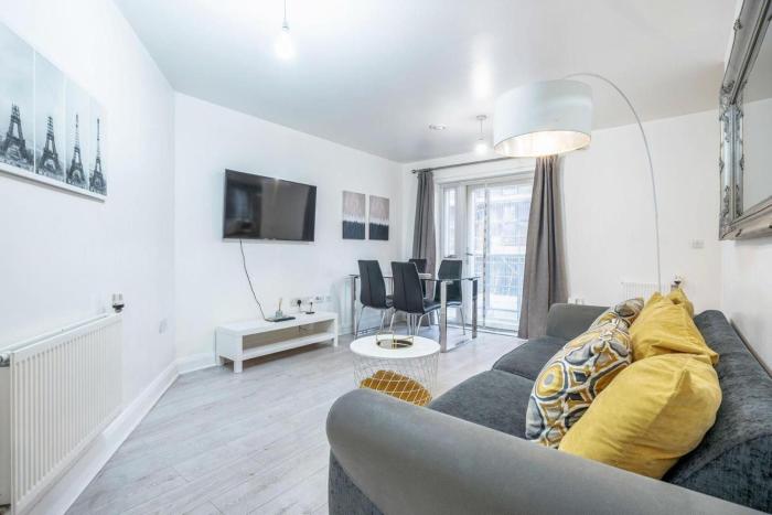 Luxury Central London Balcony 1-Bed Apt w Parking