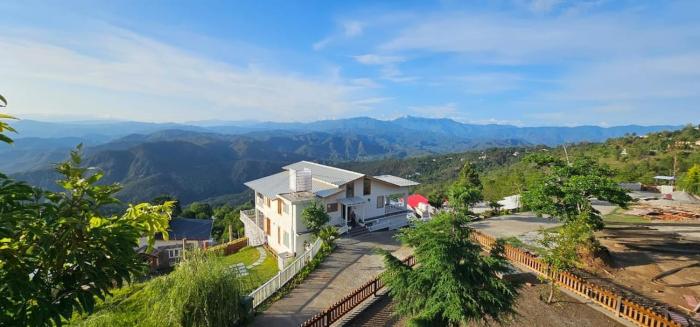 Plum Stays 4BHK Villa in Ranikhet with Breakfast
