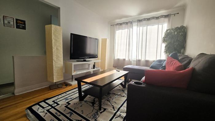 Private rooms in a shared three bedroom apartment